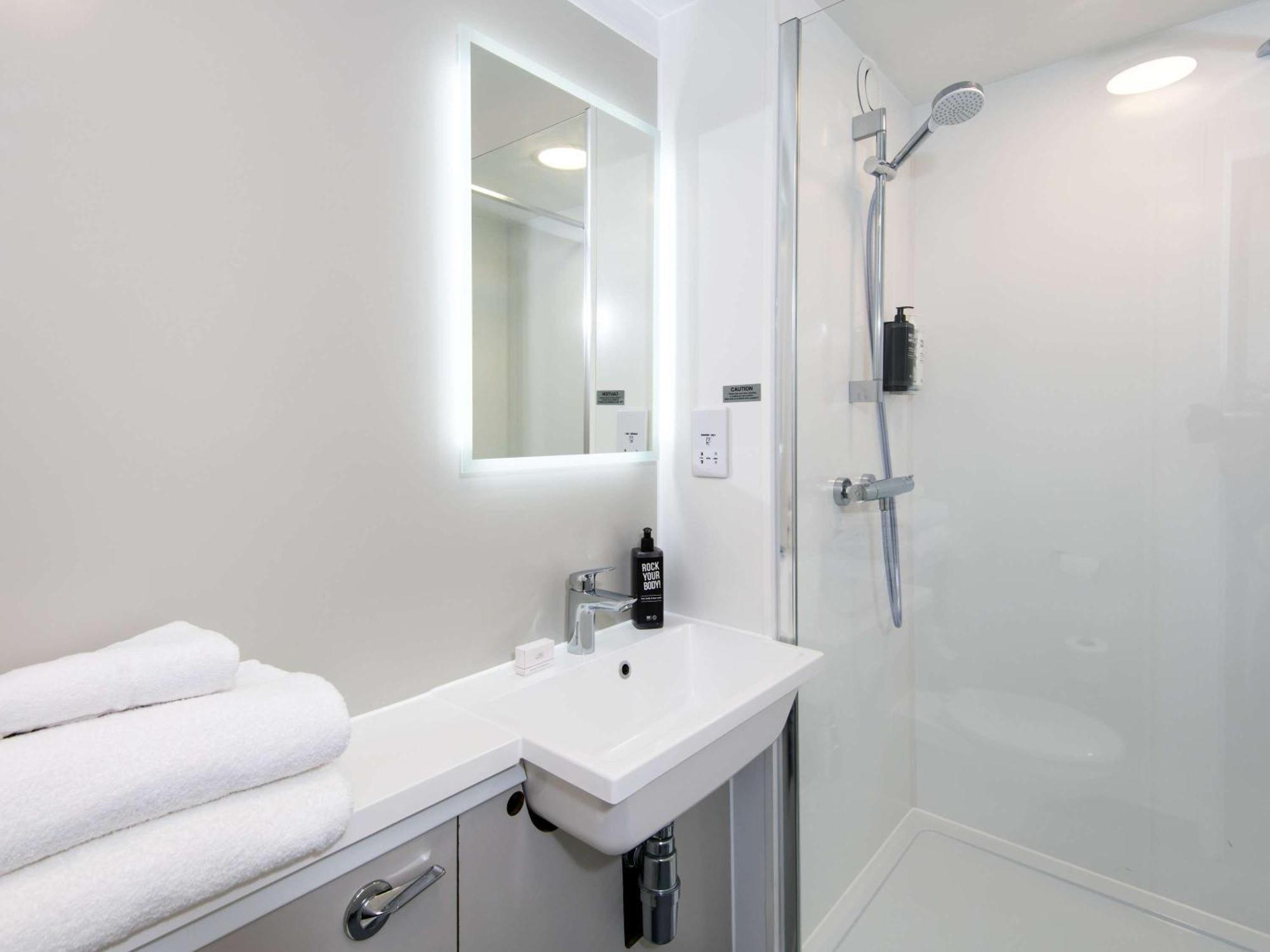 Ibis Plymouth Hotel Екстериор снимка