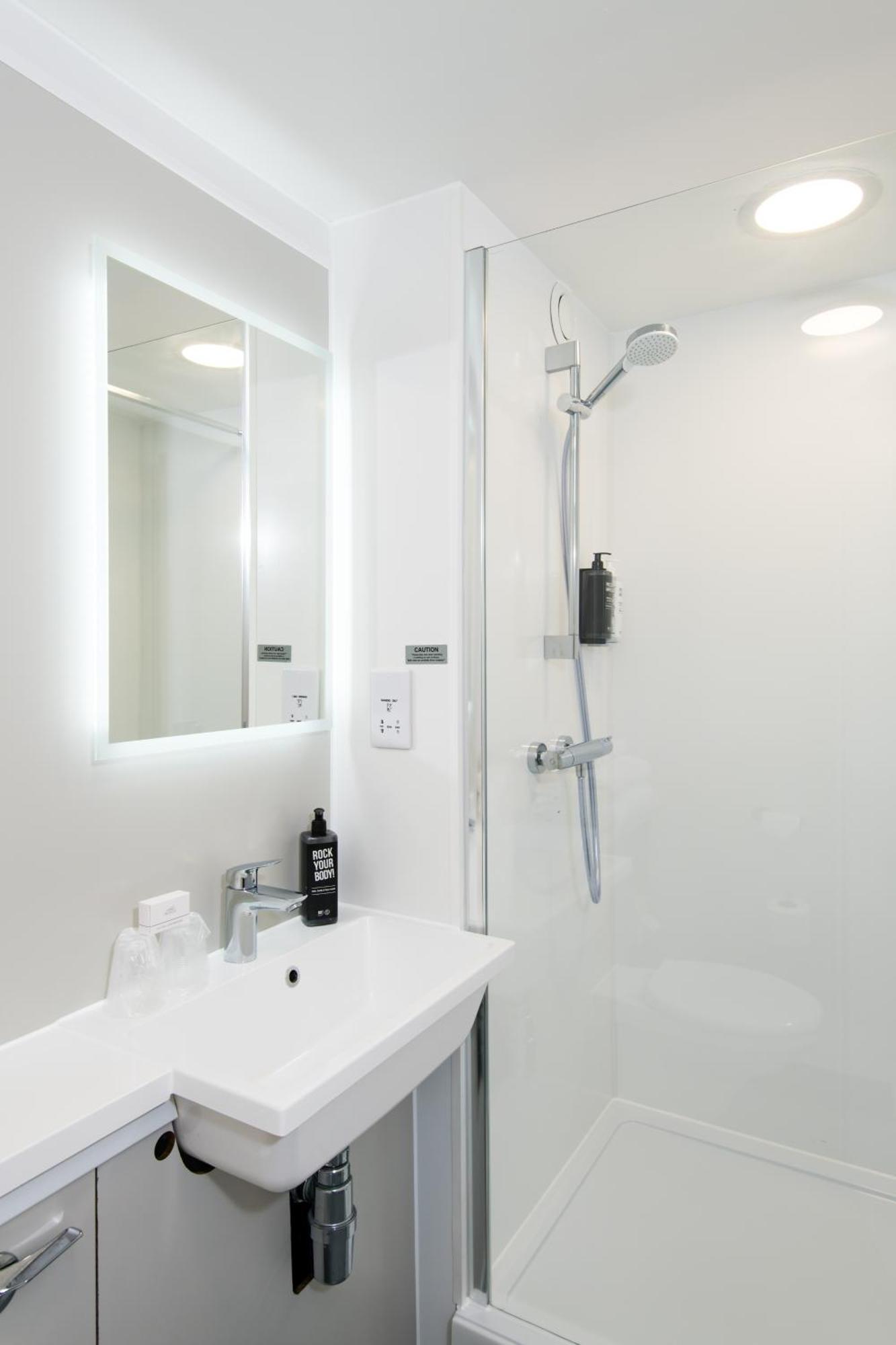 Ibis Plymouth Hotel Екстериор снимка